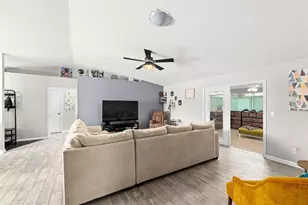 1916 Cloverdale Ct, Lutz, FL 33549 - Photo 16