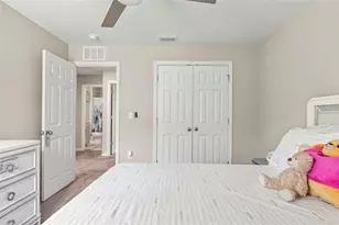 7512 Wallflower Trl, Wesley Chapel, FL 33545 - Photo 38