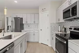 7512 Wallflower Trl, Wesley Chapel, FL 33545 - Photo 8