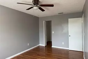 5156 Tennis Ct Cir, Tampa, FL 33617 - Photo 14