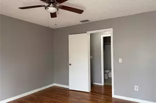 5156 Tennis Ct Cir, Tampa, FL 33617 - Photo 22