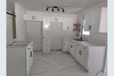 7498 Orpine Drive N, Saint Petersburg, FL 33702 - Photo 2