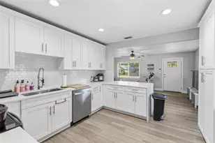 4718 22nd St N, Saint Petersburg, FL 33714 - Photo 10