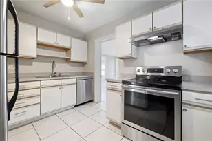 9314 N Ashley St, Tampa, FL 33612 - Photo 2
