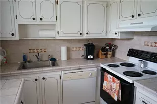 101 Cambridge Trail, Sun City Center, FL 33573 - Photo 6