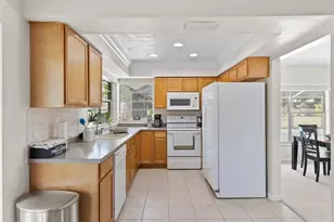 322 Hollowtree Dr, Seffner, FL 33584 - Photo 12