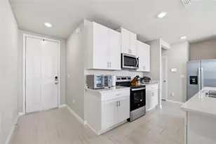 7623 Momentum Pkwy, Wesley Chapel, FL 33545 - Photo 2