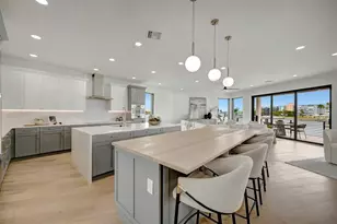 7176 S Shore Dr S, Saint Petersburg, FL 33707 - Photo 2