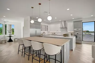 7176 S Shore Drive S, Saint Petersburg, FL 33707 - Photo 10