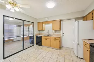 201 Stonehouse Ct, Sun City Center, FL 33573 - Photo 12