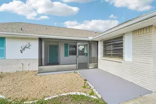 201 Stonehouse Ct, Sun City Center, FL 33573 - Photo 2