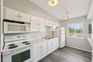 1010 N Pebble Beach Blvd, Sun City Center, FL 33573 - Photo 10