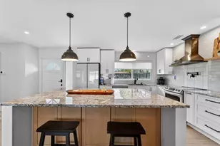 2 79th St S, Saint Petersburg, FL 33707 - Photo 4