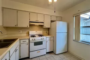 1410 Arrowhead Cir W, Clearwater, FL 33759 - Photo 2