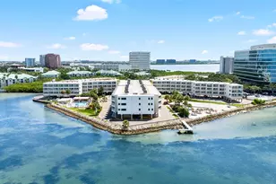 2506 N Rocky Point Dr, Tampa, FL 33607 - Photo 2