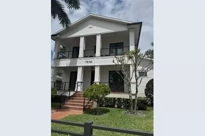 115 27th Avenue NE, Saint Petersburg, FL 33704 - Photo 2