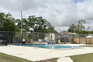 5229 Tennis Ct Cir, Tampa, FL 33617 - Photo 22
