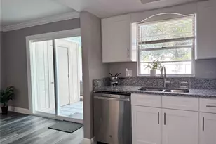 5229 Tennis Ct Cir, Tampa, FL 33617 - Photo 6