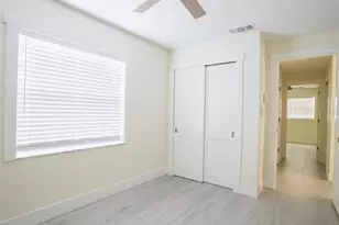 300 84th Ave NE, Saint Petersburg, FL 33702 - Photo 28