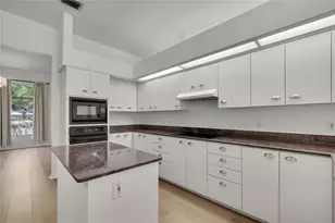 18401 30th St, Lutz, FL 33559 - Photo 16