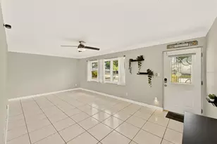 1026 Meadowlawn Dr N, Saint Petersburg, FL 33702 - Photo 4