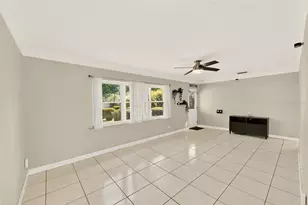 1026 Meadowlawn Dr N, Saint Petersburg, FL 33702 - Photo 6