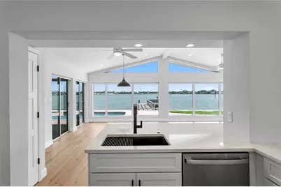 6984 S Shore Drive S, Saint Petersburg, FL 33707 - Photo 26