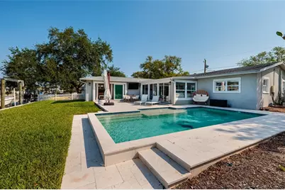 9294 Treasure Lane NE, Saint Petersburg, FL 33702 - Photo 4