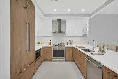 275 1st Avenue S #3704, Saint Petersburg, FL 33701 - Photo 2