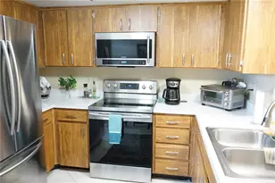 2102 Hereford Dr, Sun City Center, FL 33573 - Photo 8