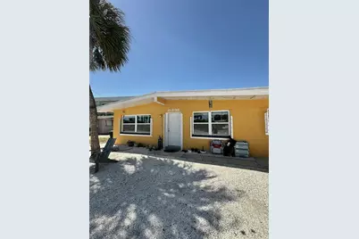 15398 2nd Street E, Madeira Beach, FL 33708 - Photo 2