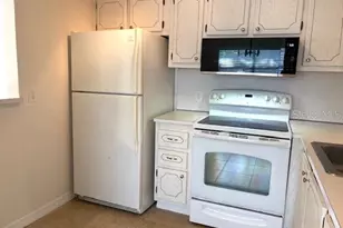 201 Kings Blvd, Sun City Center, FL 33573 - Photo 10