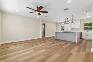 430 Pevetty Dr, Plant City, FL 33563 - Photo 2