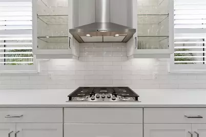 8245 Grande Shores Drive, Sarasota, FL 34240 - Photo 8