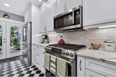 2651 3rd Avenue N, Saint Petersburg, FL 33713 - Photo 18