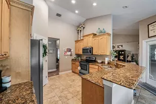 3218 Bella Garden Ln, Plant City, FL 33566 - Photo 14