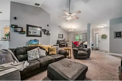 3218 Bella Garden Lane, Plant City, FL 33566 - Photo 8