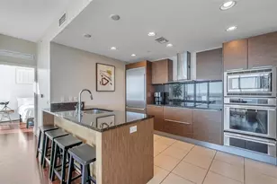 175 1st St S, Saint Petersburg, FL 33701 - Photo 6