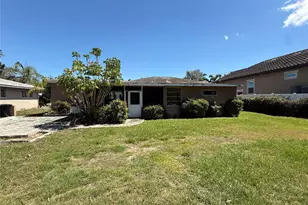 144 Almedo Way NE, Saint Petersburg, FL 33704 - Photo 2