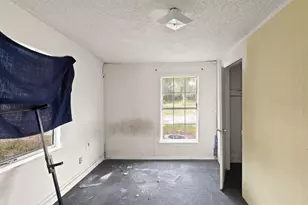 6808 New York Dr, Tampa, FL 33619 - Photo 10