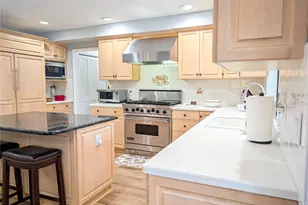 1711 Magdalene Manor Dr, Tampa, FL 33613 - Photo 14