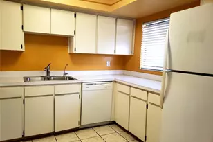 3710 Greenery Ct, Tampa, FL 33618 - Photo 4