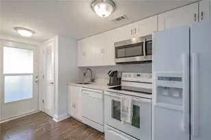 2566 Gary Cir, Dunedin, FL 34698 - Photo 8