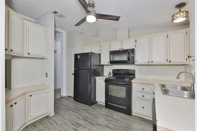 38992 Stapley Circle, Zephyrhills, FL 33540 - Photo 6