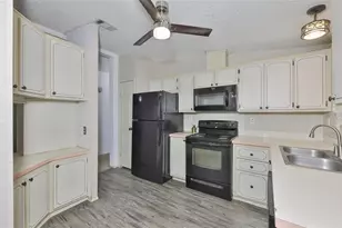 38992 Stapley Cir, Zephyrhills, FL 33540 - Photo 6