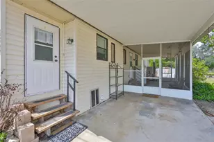 38992 Stapley Cir, Zephyrhills, FL 33540 - Photo 4