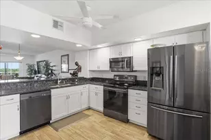 6425 Shoreline Dr, Saint Petersburg, FL 33708 - Photo 4