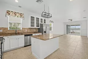 10346 Celtic Ash Dr, Ruskin, FL 33573 - Photo 4