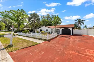 9043 Hickory Cir, Tampa, FL 33615 - Photo 4