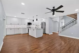 6660 Cape Hatteras Way NE, Saint Petersburg, FL 33702 - Photo 8